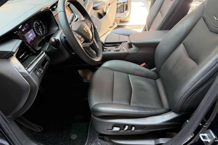 Used Cadillac XT5 2020 28T Luxury Version Interior 2