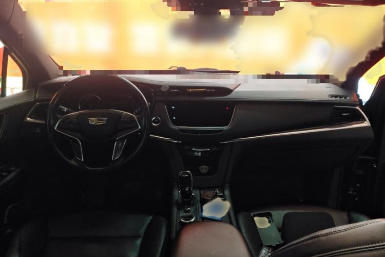Used Cadillac XT5 2020 28T Luxury Version Interior 2