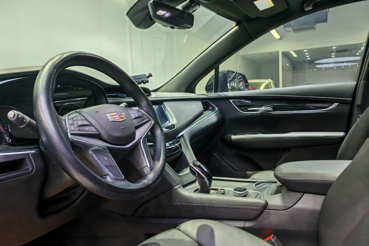 Used Cadillac XT5 2020 28T Luxury Version Interior 2