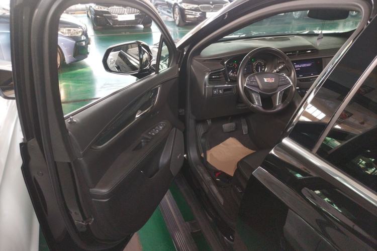 Used Cadillac XT5 2020 28T Luxury Version Interior 3