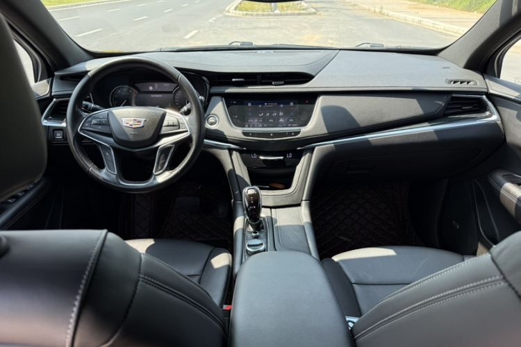 Used Cadillac XT5 2020 28T Luxury Version Interior 3