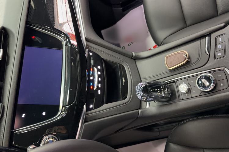 Used Cadillac XT5 2020 28T Luxury Version Interior 3