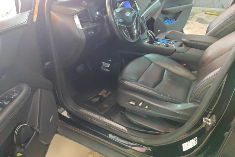 Used Cadillac XT5 2020 28T Luxury Version Interior 3