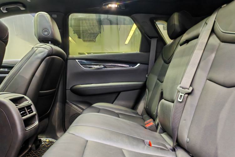 Used Cadillac XT5 2020 28T Luxury Version Interior 3
