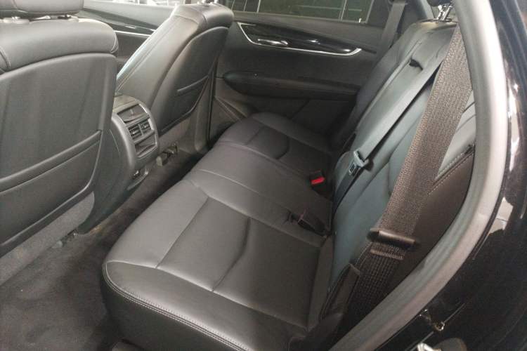 Used Cadillac XT5 2020 28T Luxury Version Interior 4