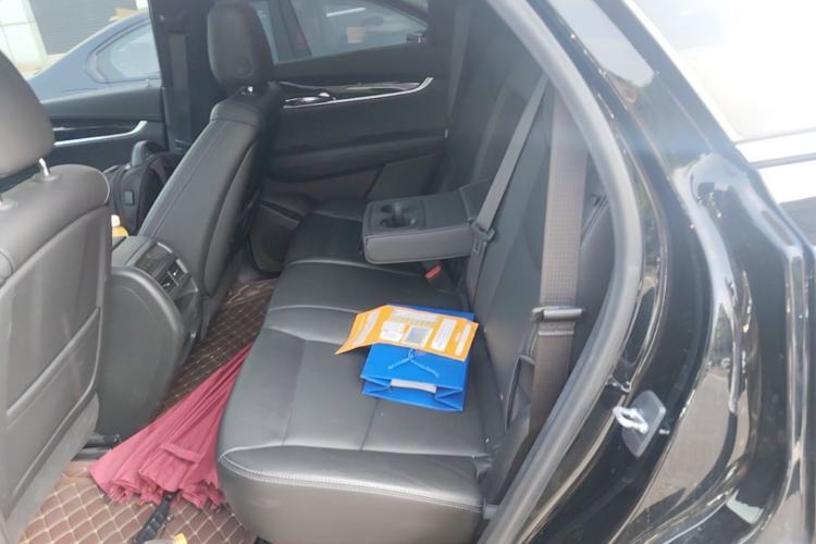 Used Cadillac XT5 2020 28T Luxury Version Interior 4