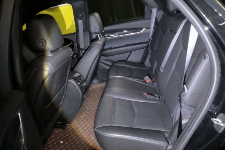 Used Cadillac XT5 2020 28T Luxury Version Interior 4