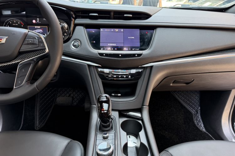 Used Cadillac XT5 2020 28T Luxury Version Interior 4