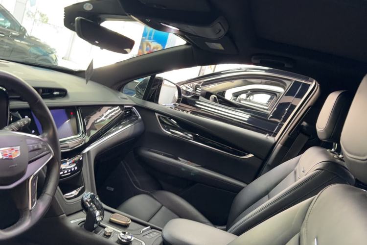 Used Cadillac XT5 2020 28T Luxury Version Interior 5