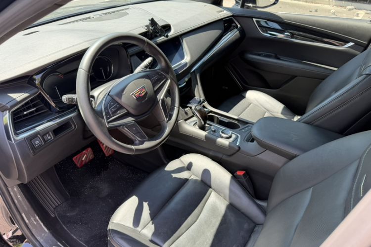 Used Cadillac XT5 2020 28T Luxury Version Interior 5