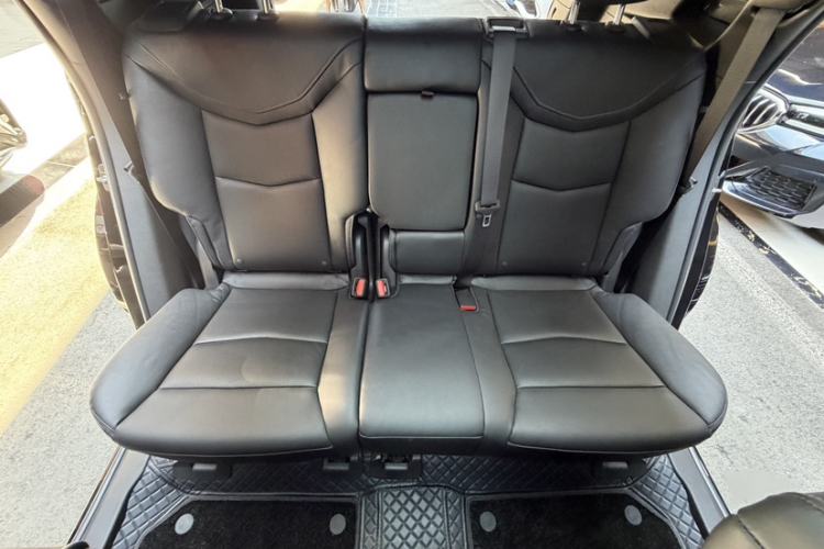Used Cadillac XT5 2020 28T Luxury Version Interior 5