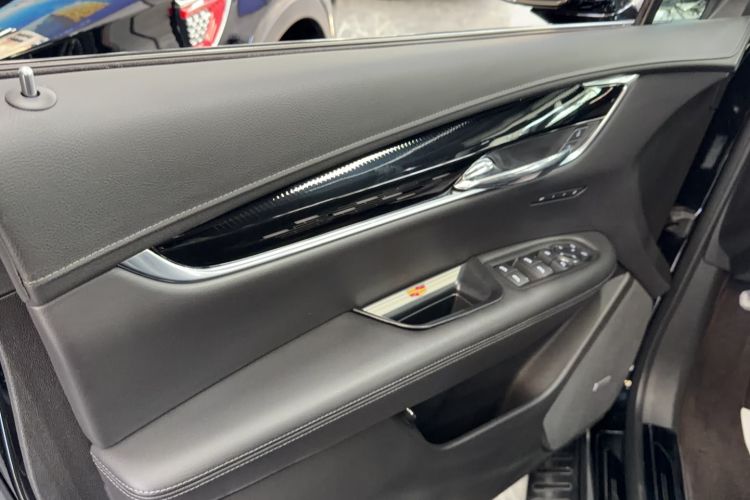 Used Cadillac XT5 2020 28T Luxury Version Interior 7