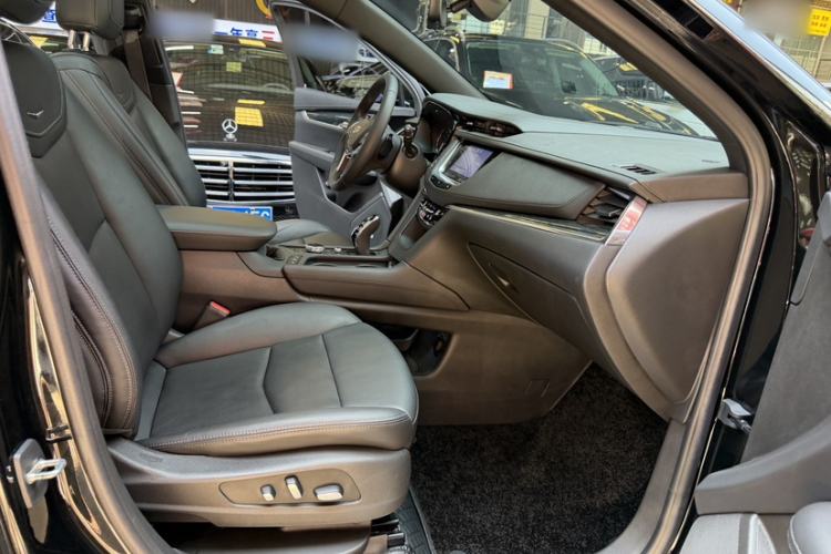 Used Cadillac XT5 2020 28T Luxury Version Interior 7