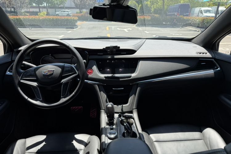 Used Cadillac XT5 2020 28T Luxury Version Interior 8