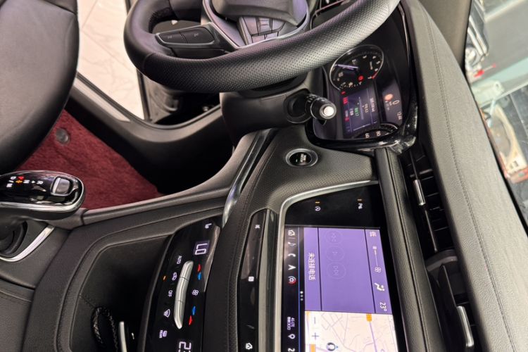 Used Cadillac XT5 2020 Revised Version 28T Luxury Edition Interior 8