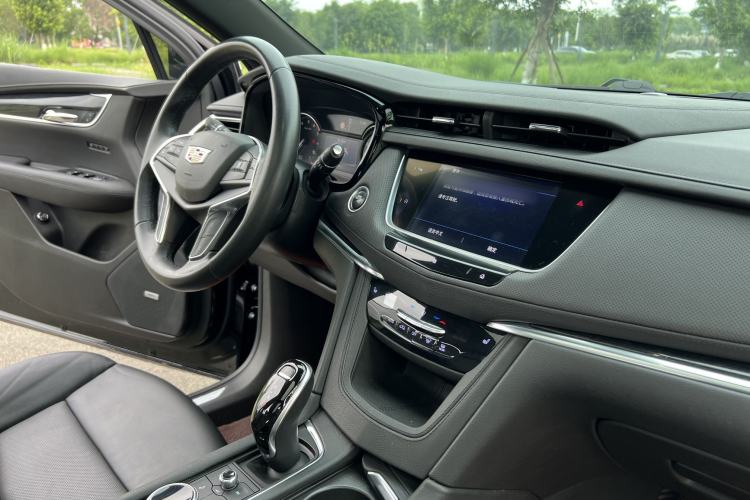 Used Cadillac XT5 2020 Revised Version 28T Luxury Edition Interior 9