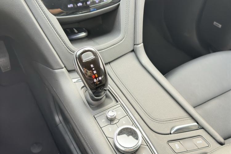 Used Cadillac XT5 2020 Revised Version 28T Luxury Edition Interior 9