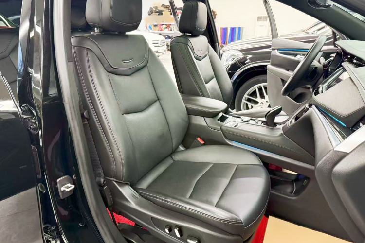 Used Cadillac XT5 2020 Revised Version 28T Luxury Edition Interior 9