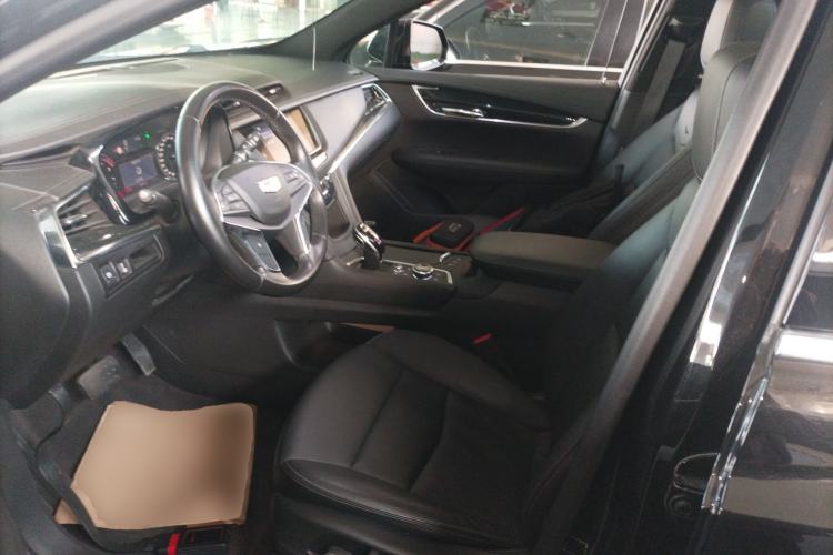 Used Cadillac XT5 2020 28T Luxury Version Left Front Seat