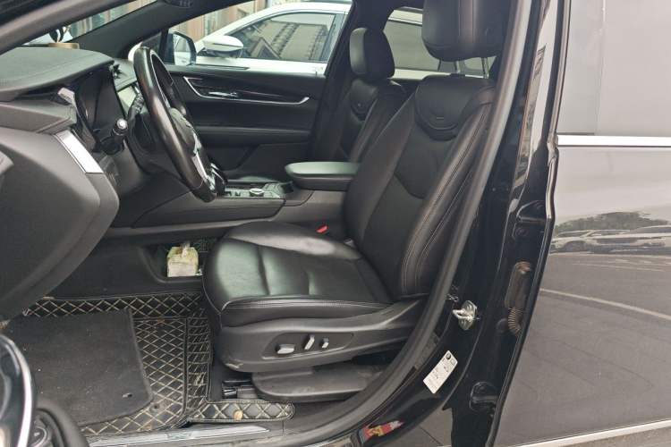 Used Cadillac XT5 2020 28T Luxury Version Left Front Seat