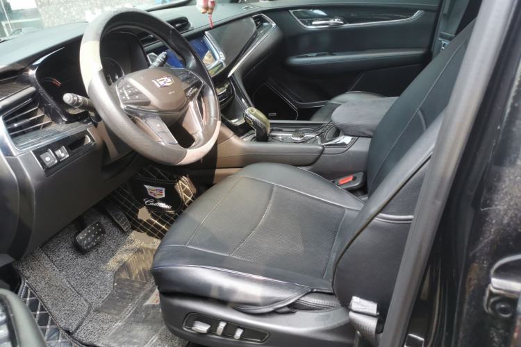 Used Cadillac XT5 2020 28T Luxury Version Left Front Seat
