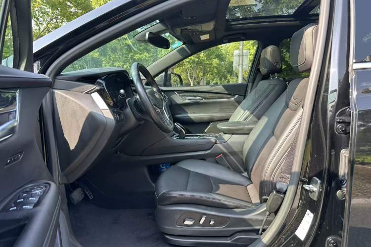 Used Cadillac XT5 2020 Revised Version 28T Luxury Edition Left Front Seat