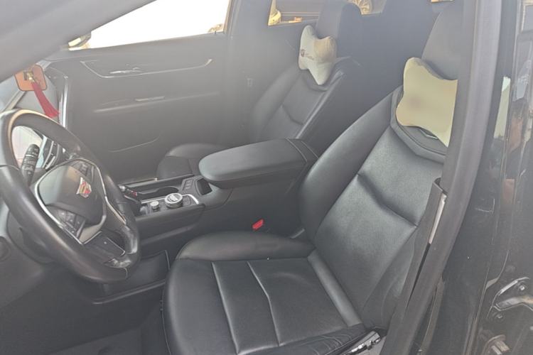 Used Cadillac XT5 2020 28T Luxury Version Left Front Seat