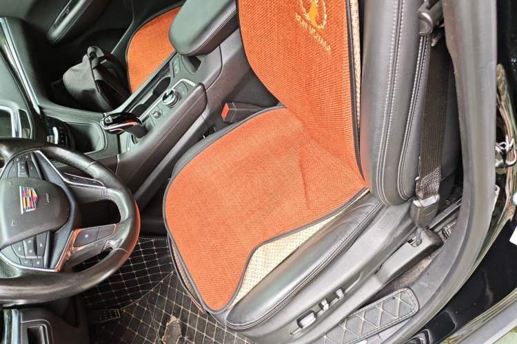 Used Cadillac XT5 2020 28T Luxury Version Left Front Seat