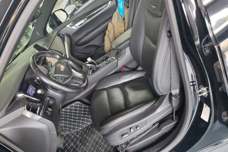 Used Cadillac XT5 2020 Revised Version 28T Luxury Edition Left Front Seat
