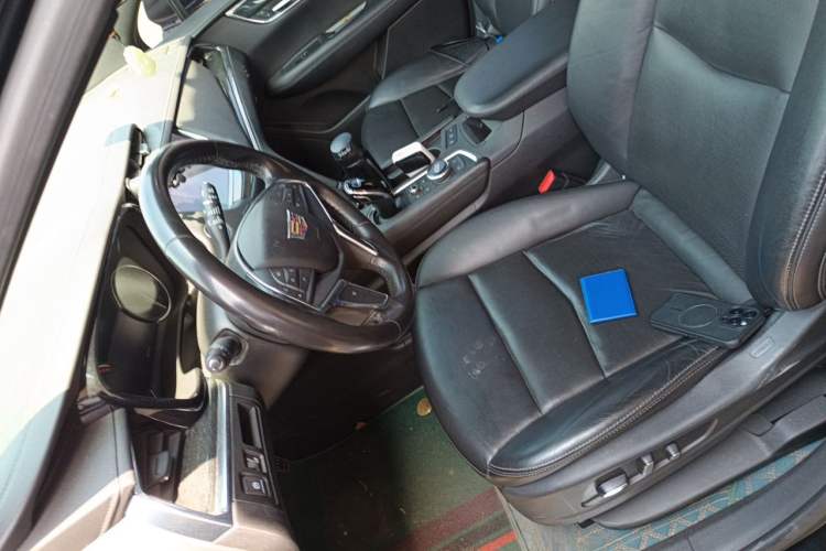 Used Cadillac XT5 2020 28T Luxury Version Left Front Seat