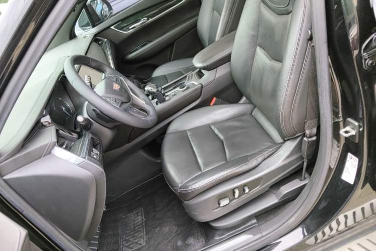 Used Cadillac XT5 2020 28T Luxury Version Left Front Seat
