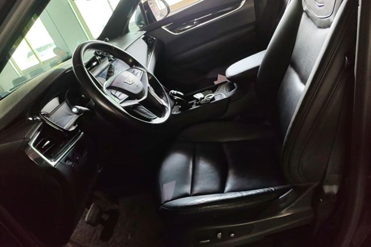 Used Cadillac XT5 2020 28T Luxury Version Left Front Seat
