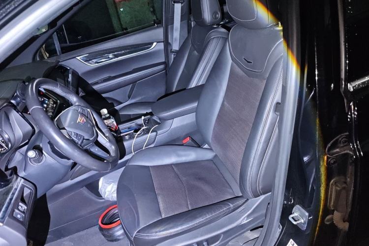 Used Cadillac XT5 2020 28T Luxury Version Left Front Seat
