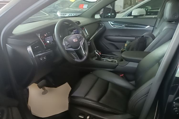 Used Cadillac XT5 2020 28T Luxury Version Left Front Seat