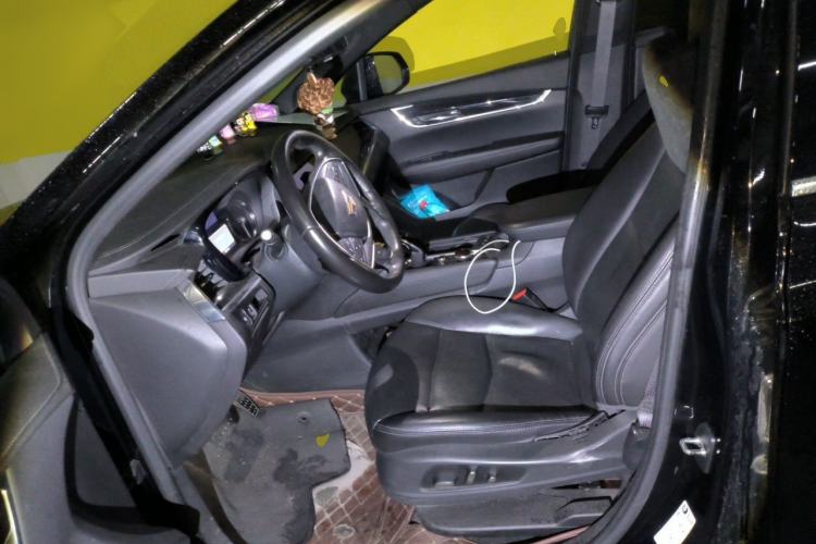 Used Cadillac XT5 2020 28T Luxury Version Left Front Seat