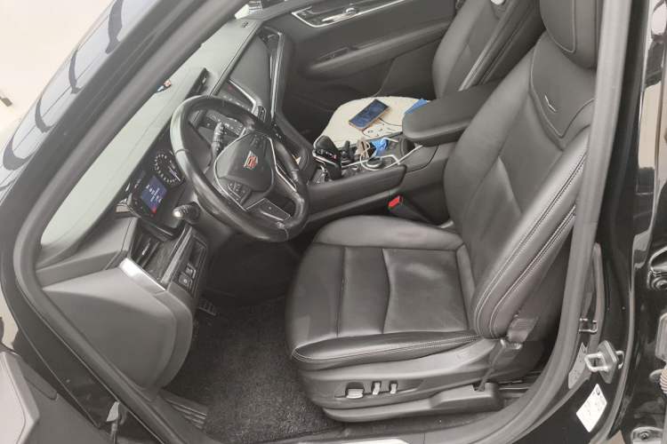 Used Cadillac XT5 2020 28T Luxury Version Left Front Seat