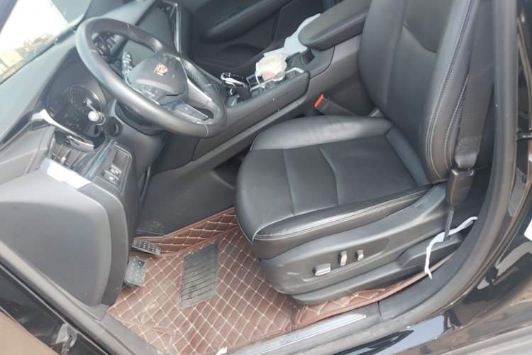 Used Cadillac XT5 2020 28T Luxury Version Left Front Seat