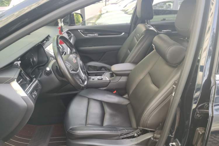 Used Cadillac XT5 2020 28T Luxury Version Left Front Seat