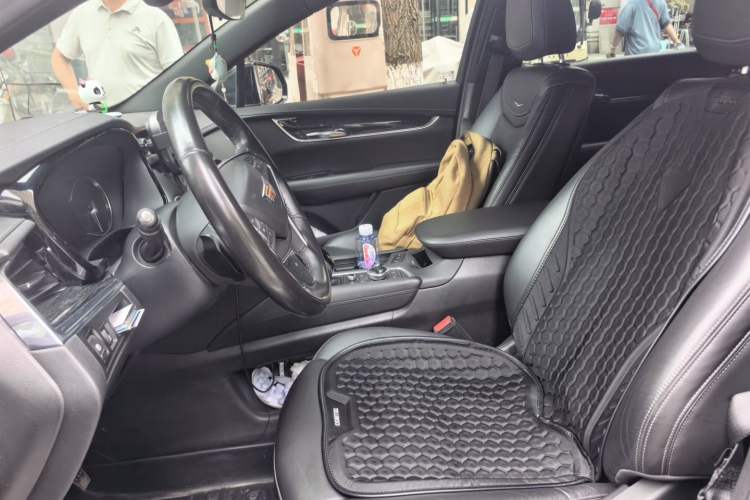 Used Cadillac XT5 2020 28T Luxury Version Left Front Seat