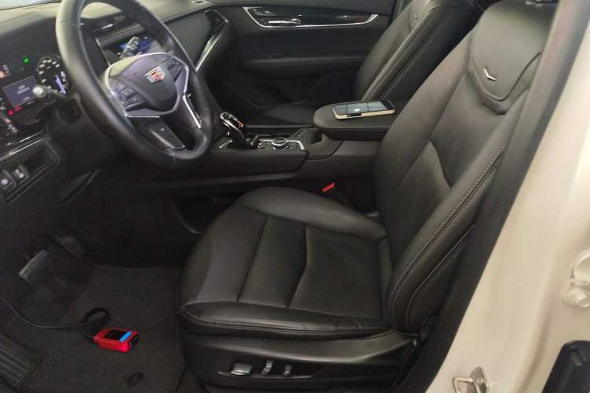 Used Cadillac XT5 2020 Revised Version 28T Luxury Edition Left Front Seat