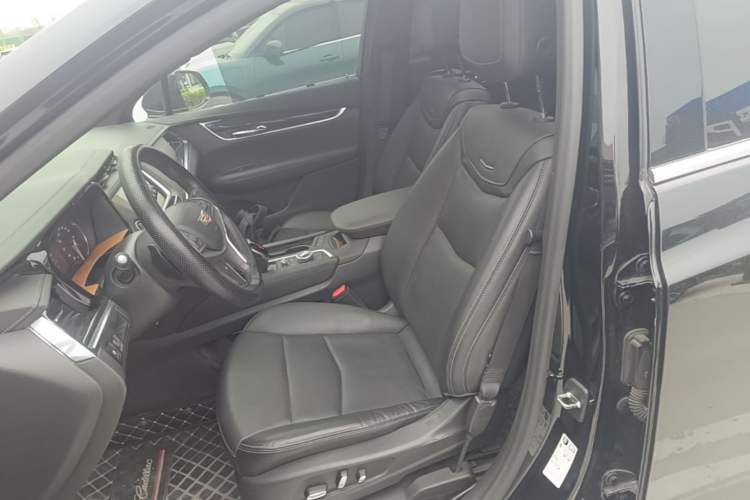 Used Cadillac XT5 2020 Revised Version 28T Luxury Edition Left Front Seat
