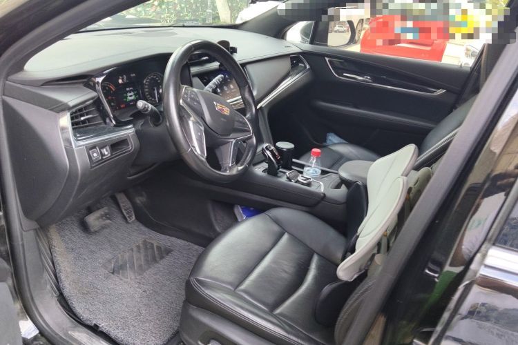 Used Cadillac XT5 2020 28T Luxury Version Left Front Seat