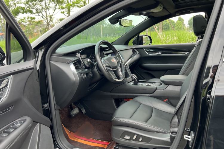 Used Cadillac XT5 2020 Revised Version 28T Luxury Edition Left Front Seat