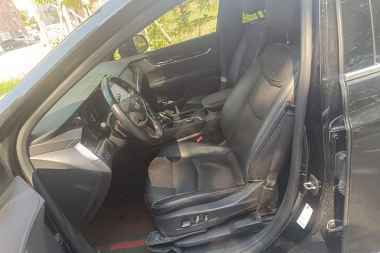 Used Cadillac XT5 2020 28T Luxury Version Left Front Seat