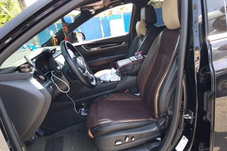 Used Cadillac XT5 2020 Revised Version 28T Luxury Edition Left Front Seat