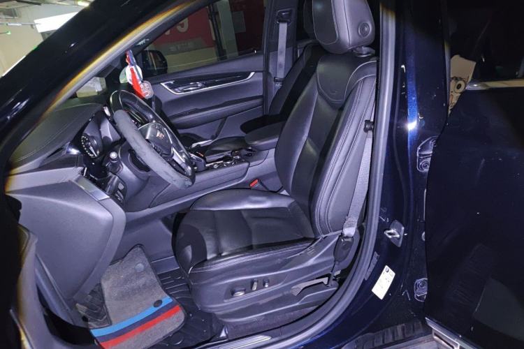 Used Cadillac XT5 2020 28T Luxury Version Left Front Seat