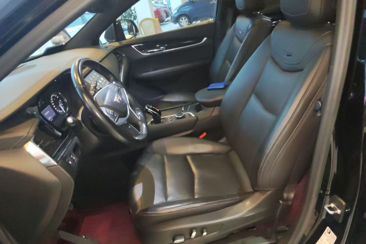 Used Cadillac XT5 2020 28T Luxury Version Left Front Seat