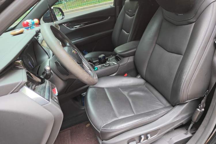Used Cadillac XT5 2020 28T Luxury Version Left Front Seat