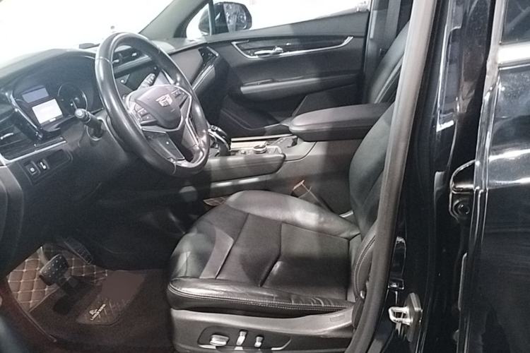 Used Cadillac XT5 2020 28T Luxury Version Left Front Seat