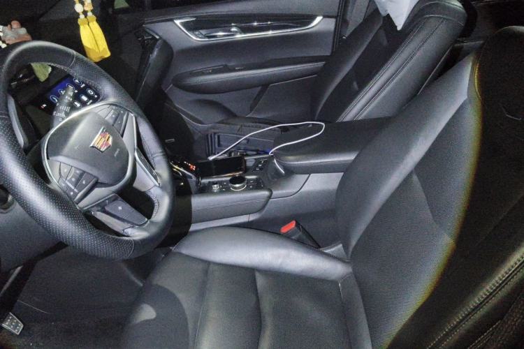 Used Cadillac XT5 2020 28T Luxury Version Left Front Seat